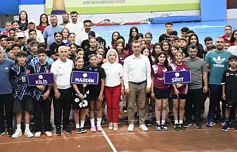 Siirt ANALİG Voleybol Takımı Bölge Şampiyonası İçin Şırnak'ta Sahaya Çıktı
