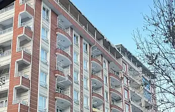 Siirt Baykan'da Çatılarda Biriken Kar Yığınları Risk Oluşturuyor