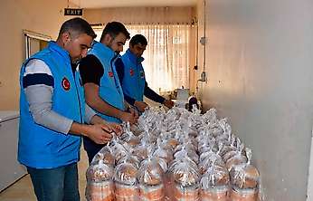 Siirt Belediyesi Her Gün 95 İhtiyaç Sahibine Sıcak Yemek Ulaştırıyor