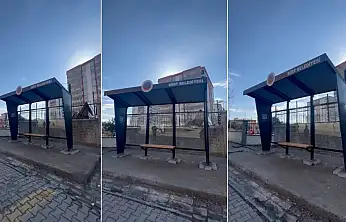 Siirt Belediyesi personeli üretti: Eski duraklar yenileniyor