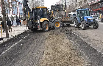 Siirt Belediyesi ulaşım güvenliği için asfalt onarımı yaptı