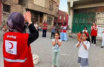 Siirt Dumlupınar Mahallesi'nde Renkli Görüntüler: Minikler Oyun ve Şarkılarla Eğlendi