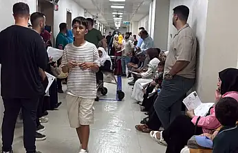 Siirt Eğitim Ve Araştırma Hastanesi'nde Röntgen Yoğunluğu: Vatandaşlar Ayakta Sıra Bekliyor