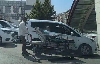 Siirt Eğitim ve Araştırma Hastanesi'nde Otopark Çilesi Büyüyor! Hasta Sedyeyle Yolun Ortasından Taşındı