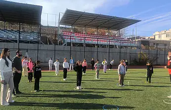 Siirt Eruh'ta ortaokul öğrencilerine yönelik 'Sporu Sevdirme Etkinliği' düzenlendi