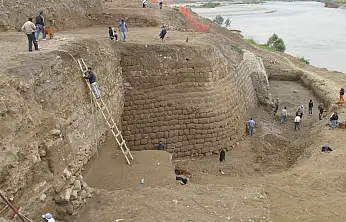 Siirt Eski Milletvekili Kültür Bakanlığı ile Görüştü! Siirt'te Eski Tarih Yeniden Gün Yüzüne Çıkacak Mı? Arkeolojik Kazıların Yeniden Başlaması Gündemde