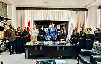 Siirt'in Bölge Şampiyonu Halk Oyunları Ekibi İl Millî Eğitim Müdürü İlhan Saz'ı Ziyaret Etti