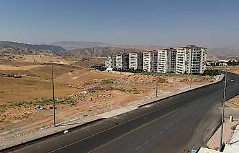 Siirt'in Gelişen Mahallesi mi, Betonlaşan Mahallesi mi? Park ve Sağlık Ocağı Yok, Evler 8 Milyon TL