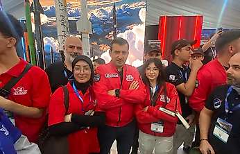 Siirt'in Marifet Roket Takımına TEKNOFEST'te Selçuk Bayraktar Ziyareti