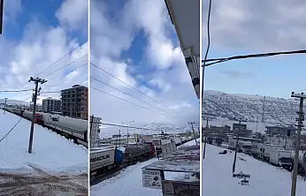 Siirt'in o ilçesinde uluslararası geçişi sağlayan yolda yüzlerce araç tıkandı!