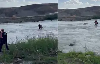 Siirt Kezer Çayı'nda Su Seviyesinin Yükselmesi Sonucu Mahsur Kalan Çocuk Kurtarıldı