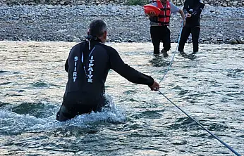 Siirt Kezer Çayı'nda Sular Aniden Yükseldi 8 Kişi Mahsur Kaldı