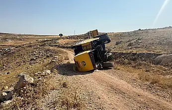 Siirt Kurtalan'da Biçerdöver Devrildi: Sürücü Kazayı Yara Almadan Atlattı