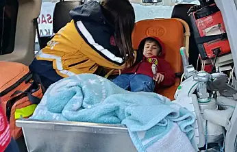 Siirt Pervari'de Damdan Düşen 7 Yaşındaki Çocuk Karla Mücadele Ekipleriyle Hastaneye Ulaştırıldı