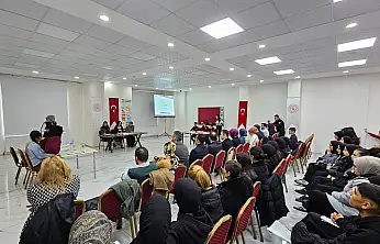 Siirt Pervari'de gençler ''Yapay zekâ mı, insan zihni mi?'' sorusunu tartıştı