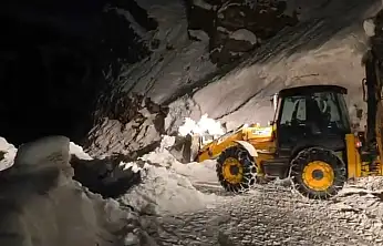 Siirt Pervari'de Köy Yoluna Çığ Düştü!