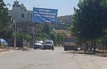Siirt Şavuran Mahallesi'nden Vali Kızılkaya'ya Teşekkür Pankartı: Altyapı Sorununun Da Çözülmesi İstendi