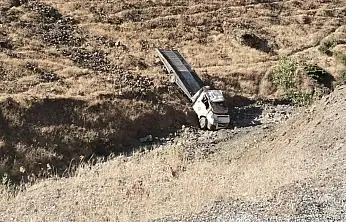 Siirt Şirvan'da Çekici Şarampole Uçtu: 2 Yaralı