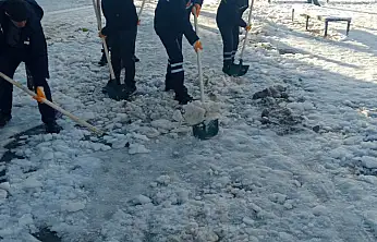 Siirt'te 130 kişilik ekiple kar temizliği çalışması başladı!