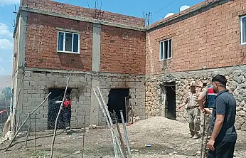 Siirt'te 2 Katlı Evde Yangın: Ahır Olarak Kullanılan Bölüm Yandı
