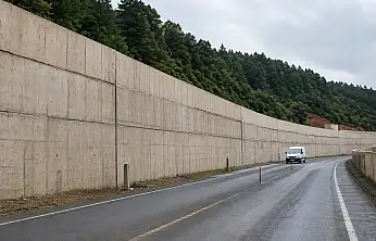 Siirt'te 3 Bölge İçin İhale: Heyelanlar Temizlenecek, 80 Metrelik Duvar Yapılacak