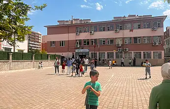 Siirt'te 92 Bin 500 Öğrenci Karne Sevinci Yaşadı