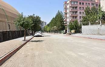 Siirt'te Abdullah Kuzu Caddesi'nde Kaldırım ve Parke Yenilendi