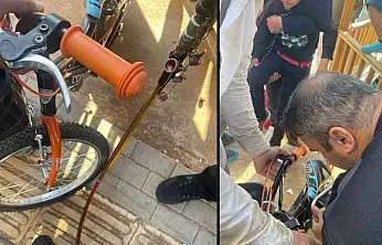 Siirt'te Ayağı Pedala Sıkışan Çocuğu İtfaiye Ekipleri Kurtardı!