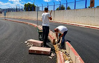 Siirt'te Barış Mahallesi ve Ana Caddelerde Yol ve Kaldırım Çalışmaları Sürüyor