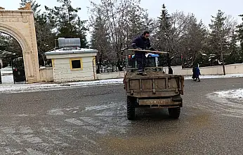 Siirt'te buzlanmaya karşı belediye çalışmaları sürüyor