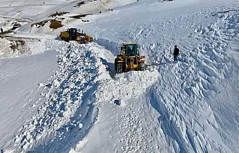 Siirt'te çığ düştü, yol 2 saatte yeniden ulaşıma açıldı