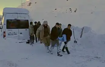 Siirt'te Damda Biriken Karı Temizlemeye Çalışan 16 Yaşındaki Genç Dengesini Kaybederek Düştü