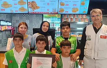 Siirt'te Filistin İçin Duyarlılık Gösteren Esnafa Teşekkür Belgesi