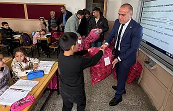 Siirt'te Gökçebağ Belediyesi'nden öğrencilere kışlık destek