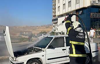 Siirt'te Hareket Halindeki Otomobil Yandı