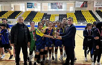Siirt'te Hentbol Yıldızlar Müsabakaları Tamamlandı! Şampiyonlar Belli Oldu