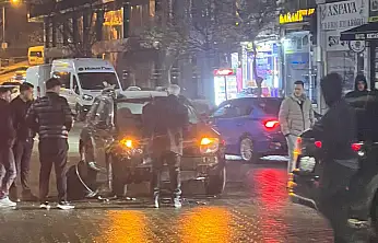 Siirt'te iki araç çarpıştı