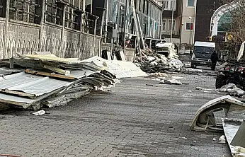 Siirt'te İşlek Cadde Uzun Süredir Temizlenmiyor