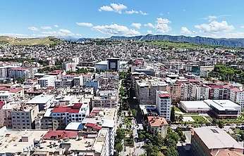 Siirt'te Kaldırım İşgali Tepki Çekiyor: Vatandaş Yürümekte Zorlanıyor