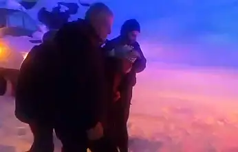 Siirt'te kar engelini ekipler aştı: Şirvan Daltepe Köyü'nde fenalaşan hasta kurtarıldı