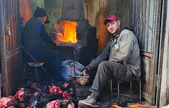 Siirt'te Kızgın Demirle Temizlenen Kelleler Sofralara Şifa Taşıyor