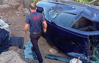 Siirt'te Kontrolden Çıkan Otomobil Evin Bahçesine Düştü: 4 Yaralı