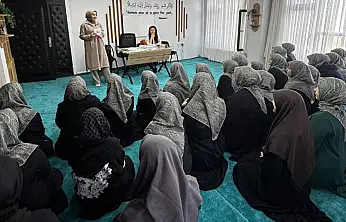 Siirt'te Medine Kız Kur'an Kursu'nda Öğrencilere Gelişim Odaklı Eğitim Verildi