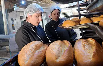 Siirt'te Meslek Lisesi Öğrencilerinin Emeği 14 Bin Ekmekle Sofralara Ulaşıyor