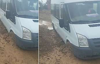 Siirt'te Öğrenci Servisi Çamura Saplandı: Köy Yolu İçin Çağrı
