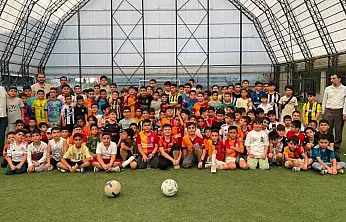 Siirt'te Öğrenciler Futbol Sahasında Ayetlerle Mesaj Verdi