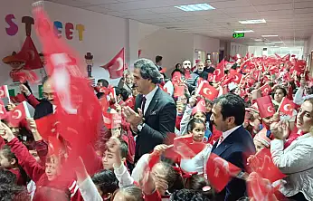 Siirt'te öğrenciler ikinci döneme bayrak sevgisiyle başladı