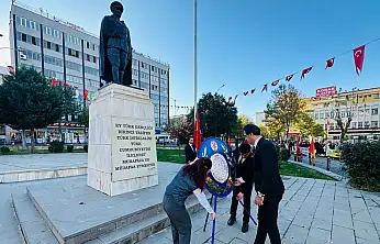 Siirt'te Öğretmenler Günü İçin Atatürk Anıtı'nda Çelenk Töreni Yapıldı