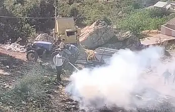 Siirt'te Otluk Alanda Çıkan Yangın Köylülerin Tankerlerle Müdahalesiyle Söndürüldü