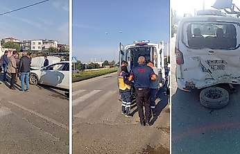 Siirt'te Otomobil ile Hafif Ticari Araç Çarpıştı: 3 Yaralı